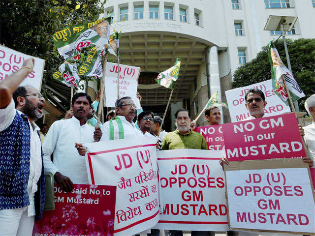Protest against GM mustard in New Delhi