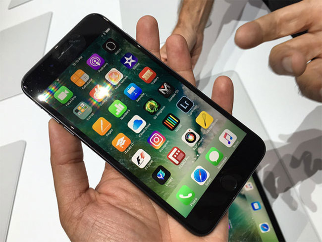 Iphone Apple S Iphone 7 And 7 Plus To Enter Indian Markets By October The Economic Times