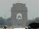 Policemen inspecting cars at the India Gate