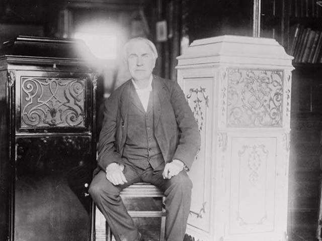 Thomas Edison and mass-produced concrete buildings