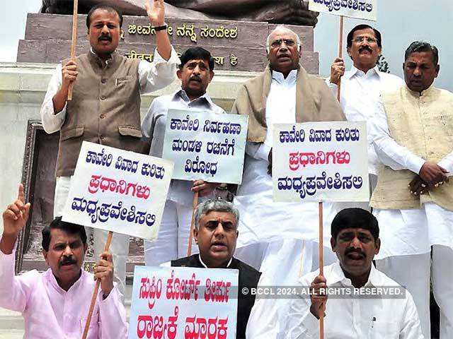 Mallikarjun Kharge protests against Cauvery water dispute