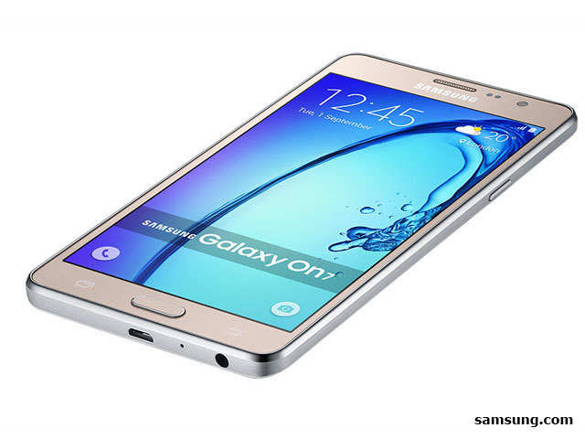 Samsung Galaxy On7 - Rs 8,990