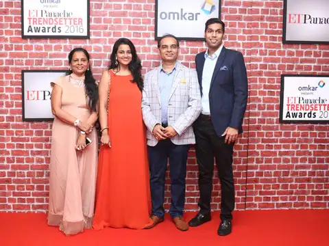 Guests of Honour: Motilal Oswal with family