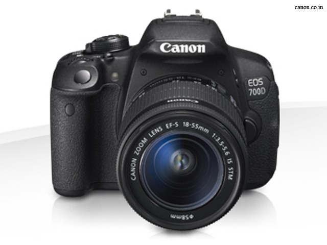 Canon EOS 700D - Rs 33,500