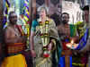Saree-clad British PM visits temple in Bengaluru