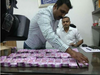 Over Rs 1 crore in Rs 2,000 notes seized in Thane, three held
