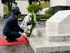Japan PM Shinzo Abe pays respects at Hawaii cemeteries