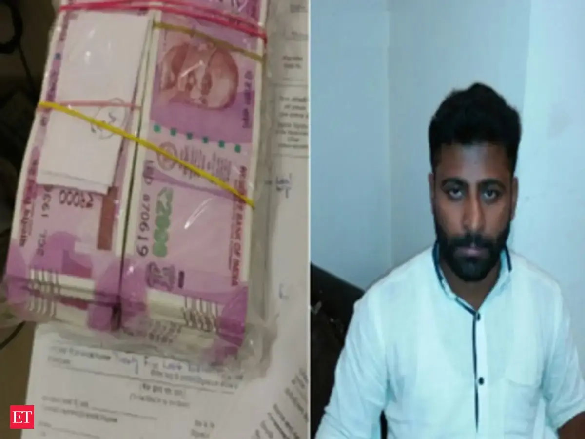Rs 25 lakh in new currency notes seized from Mumbai airport, one ...