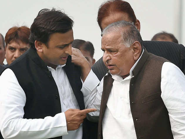 Live: SP splits, Akhilesh faction upstages Mulayam as party chief