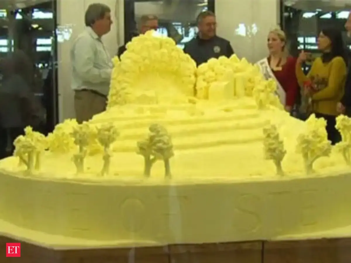 Sculpture made out of 1000 pounds of butter on display - The Economic ...