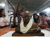 Khadi workers resent Mahatma missing on KVIC calendar