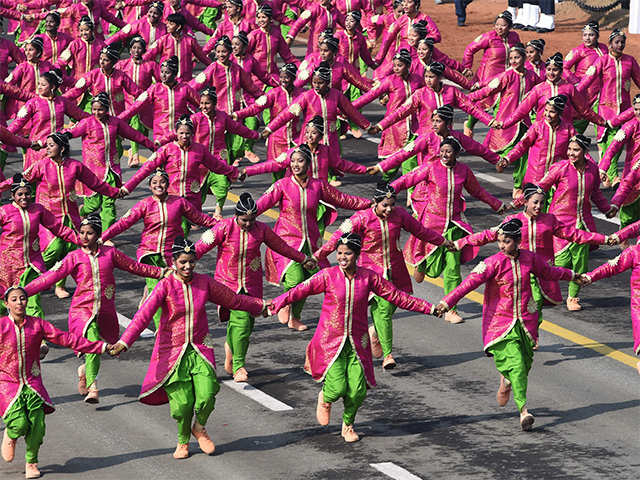 Indian schoolchildren perform