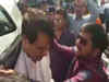 Congress workers garland Suresh Prabhu with black cloth in Gujarat
