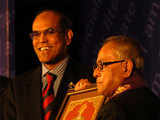 Subbarao presents painting to FM