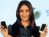 Kareena launches Sony Ericsson phones