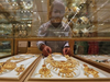 As notes return, gold buyers go back to cash