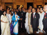 President  poses with Padma Award winners