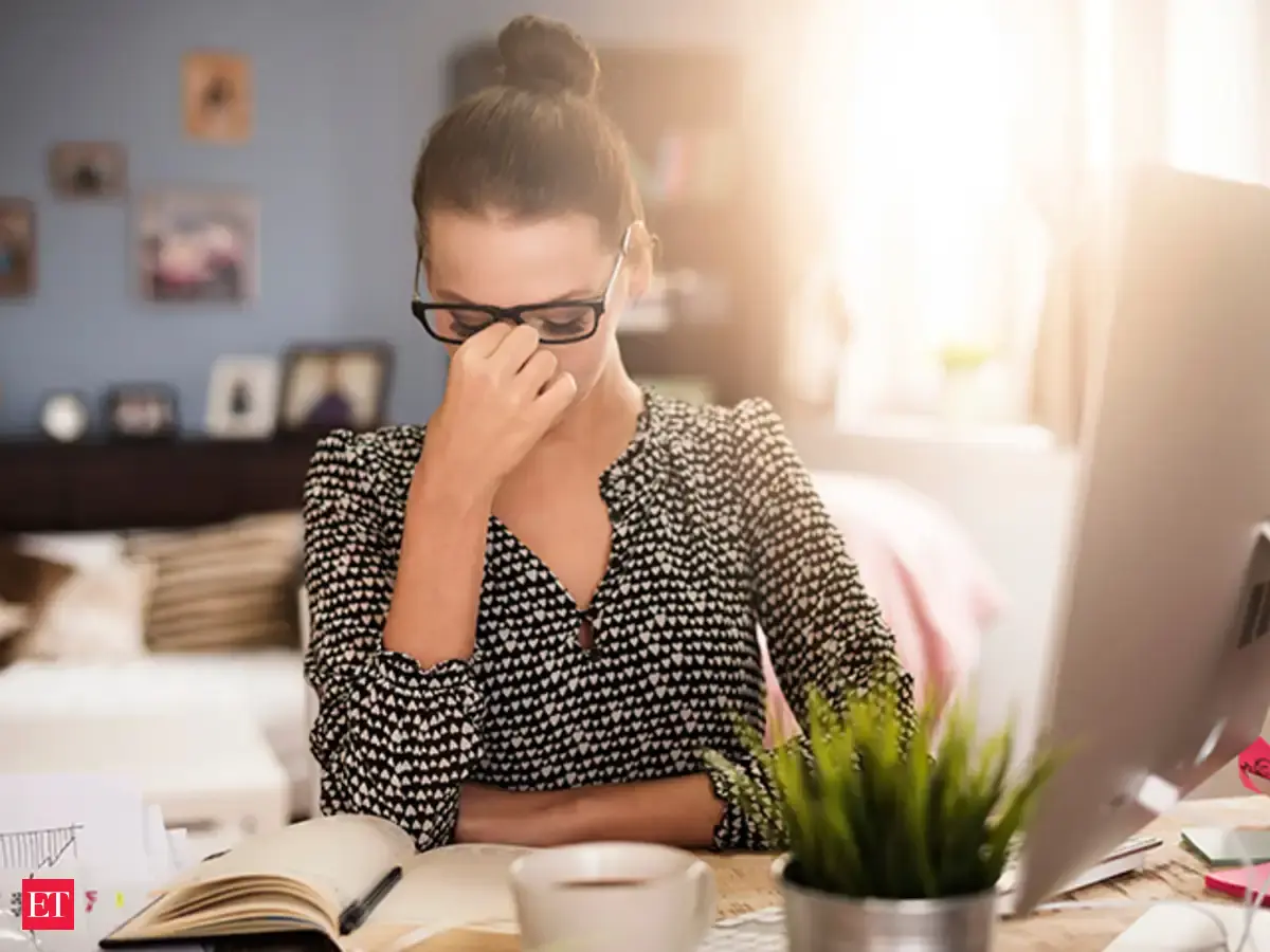 Not reading - 6 habits that are holding you back from being rich and ...