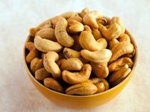 cashew nuts price per tonne