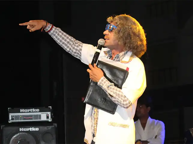 Sunil Grover will be performing with Kiku Sharda in the National Capital on April 1. Sunil Grover will be performing with Kiku Sharda in the National Capital on April 1.