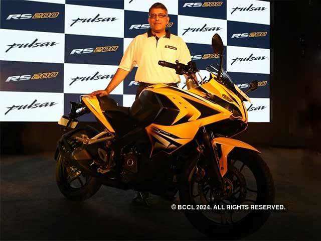 Bajaj Pulsar RS200 - Rs 1,21,228