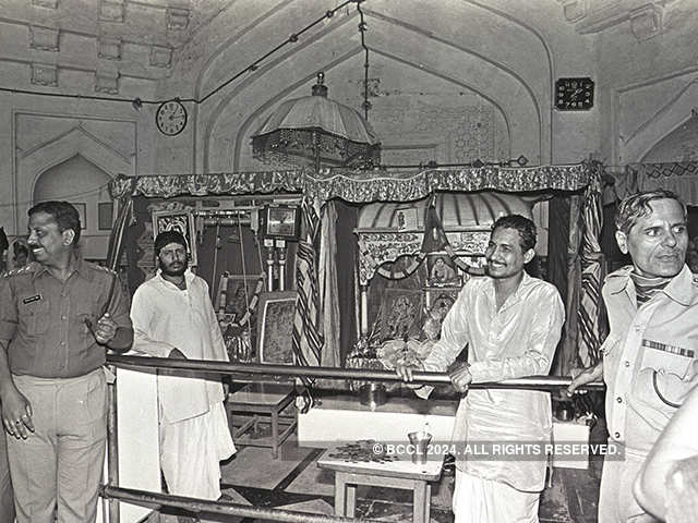 Lord Ram's idols inside mosque