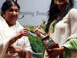 Lata Mangeshkar receives the 'Pandit Dinanath Mangeshkar Purashkar' award 