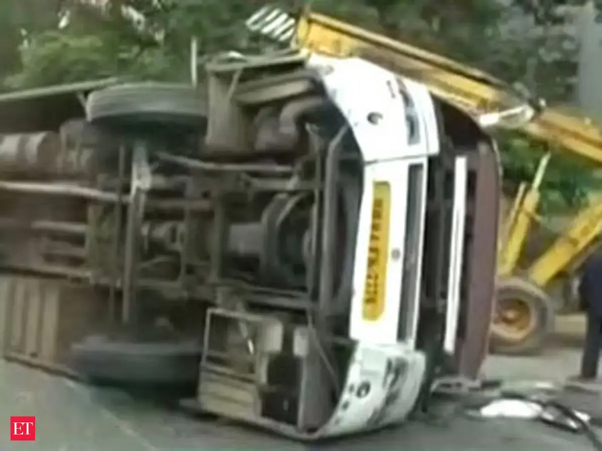 One dead, 32 injured after bus rams into road divider in Mumbai - The ...