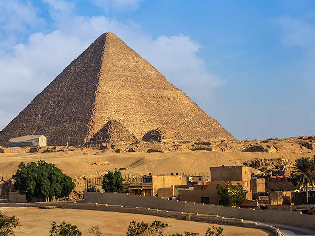 Which is bigger, The Great Pyramid of Giza or The Eiffel Tower? - Quora