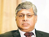 Tata Motors appoints Satish Borwankar as COO; Company's CV head Ravindra Pisharody quits