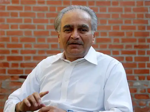 Ravindra Dholakia, IIM-Ahmedabad
