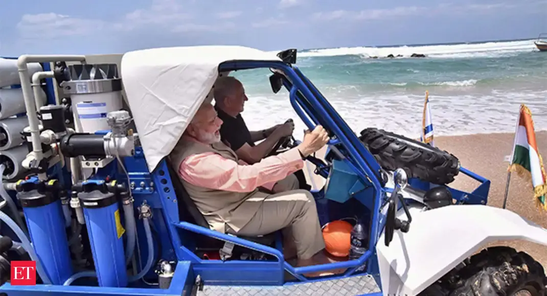 When PM Narendra Modi and Benjamin Netanyahu took a barefoot stroll on ...