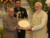 PM Modi hosts dinner for outgoing President Pranab Mukherjee, presents memento
