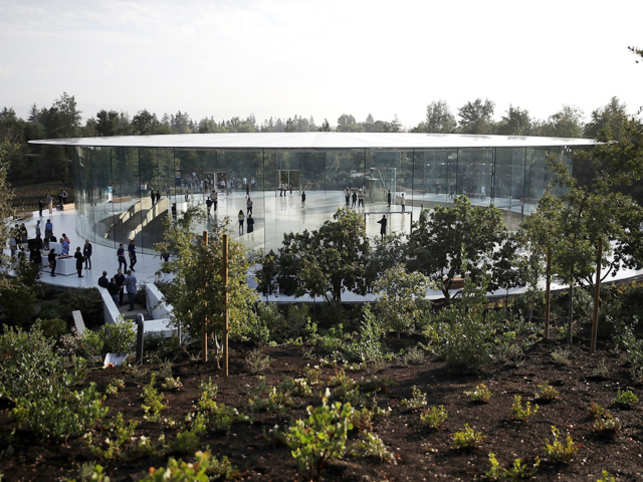 A Walk In The Park Apple S Sprawling New Spaceship Campus In
