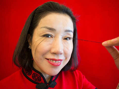 The Woman With the Longest Nails in the World Just Cut Them for the First  Time in 28 Years - NewBeauty