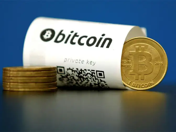 Bitcoin roars back, jumps 20% from Friday's low to hit $4,000