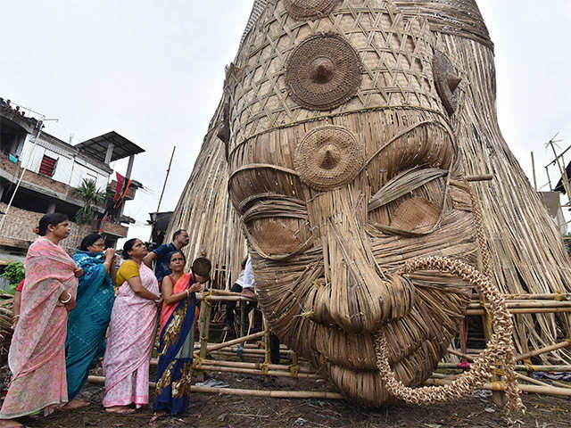 Around 5,000 bamboo poles used