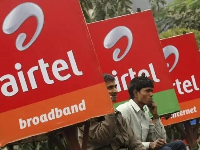Bharti Airtel climbs 5% on Bharti Infratel sale buzz