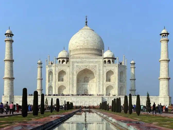 A visit to a historical place essay taj mahal