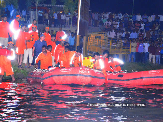 Overcrowded boat