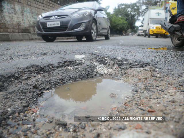 The Scarred Roads Deadly Roads Make For Bumpy Ride In India S Tech Hub The Economic Times