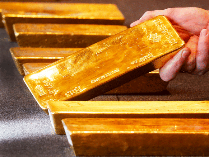 Gold prices nudge up ahead of Fed meeting minutes