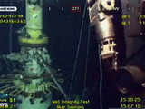 BP closed valves and vents on the containment cap