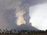 Indonesia volcano shuts Bali airport