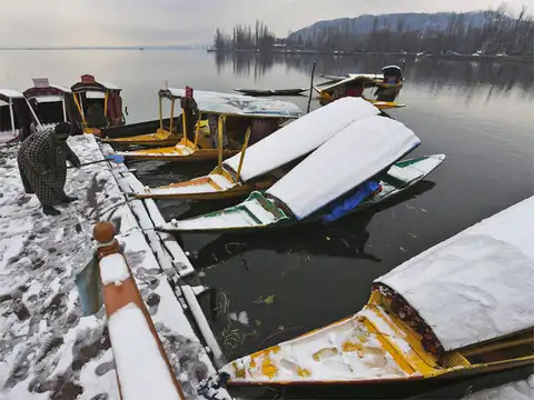 Snow-covered shikaras