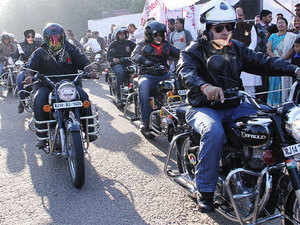 bikers-group-
