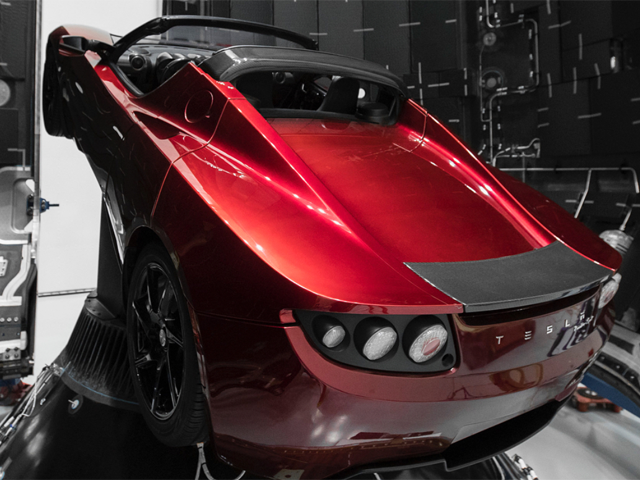 Tesla Roadster Spacexs New Rocket Falcon Heavy Will Fly