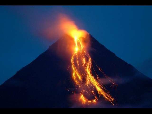 Mount Mayon roars back to life