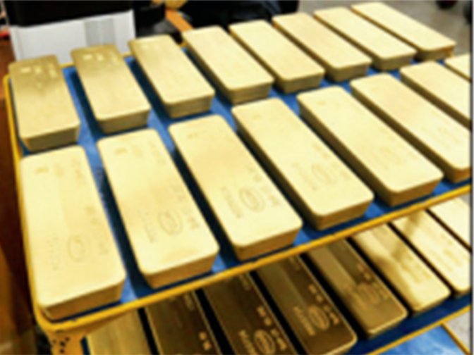 Gold prices slip as dollar recovers from 3 year low