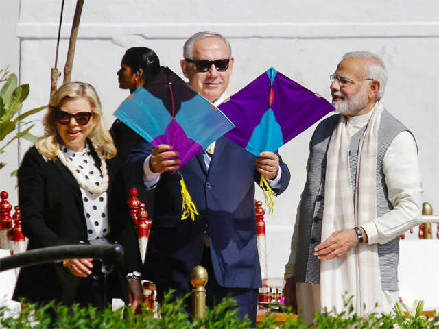 Narendra Modi-Benjamin Netanyahu's mega roadshow in Gujarat - Netanyahu  tries a traditional umbrella